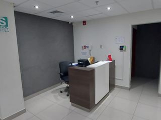 Foto 1 de Oficina Implementada de 233 m² con Vista a Los Jades en Santiago de Surco