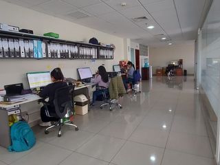 Foto 2 de Oficina Implementada de 233 m² con Vista a Los Jades en Santiago de Surco