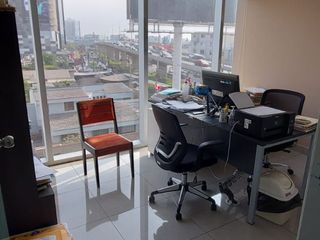 Foto 4 de Oficina Implementada de 233 m² con Vista a Los Jades en Santiago de Surco