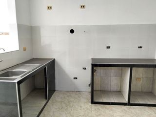 Foto 6 de Casa En Venta En Urb Los Chasquis - SMP con frente de 8ml