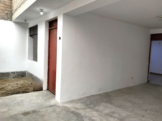 Foto 2 de Casa En Venta En Urb Los Chasquis - SMP con frente de 8ml