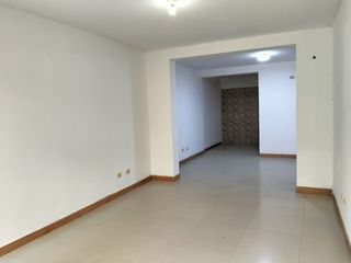Foto 4 de Casa En Venta En Urb Los Chasquis - SMP con frente de 8ml
