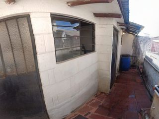 De Oportunidad: Amplio Departamento con Terraza y Parqueadero, en venta, Sector Parque Italia.