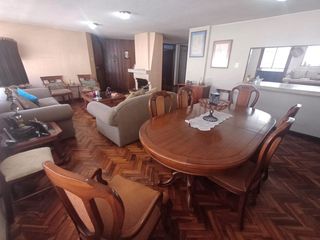 De Oportunidad: Amplio Departamento con Terraza y Parqueadero, en venta, Sector Parque Italia.