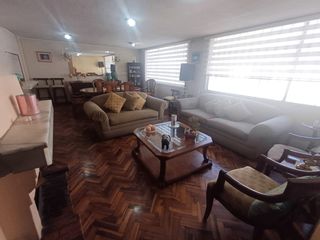 De Oportunidad: Amplio Departamento con Terraza y Parqueadero, en venta, Sector Parque Italia.