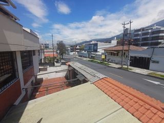 De Oportunidad: Amplio Departamento con Terraza y Parqueadero, en venta, Sector Parque Italia.