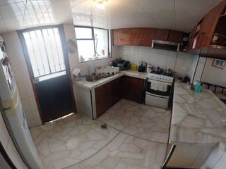 De Oportunidad: Amplio Departamento con Terraza y Parqueadero, en venta, Sector Parque Italia.