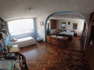 De Oportunidad: Amplio Departamento con Terraza y Parqueadero, en venta, Sector Parque Italia.