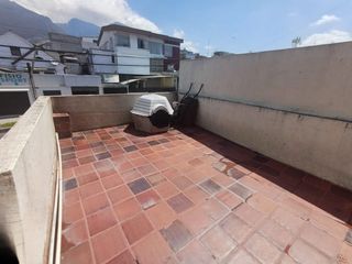 De Oportunidad: Amplio Departamento con Terraza y Parqueadero, en venta, Sector Parque Italia.