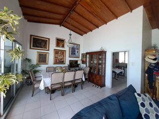 En venta villa al pie del mar en Malecón de Salinas sector San Lorenzo