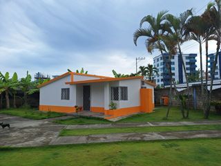 Foto 2 de VENTA CASA EN TONSUPA ESMERALDAS, DENTRO DE CONJUNTO VACACIONAL CERCA A LA PLAYA