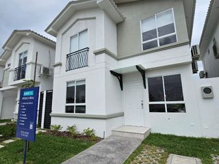 Foto 1 de Venta de Casa Siena 4 Dorm. En Manantial de Casalaguna/Vial 1 -av. Leon F.Cordero Cerca Rioc. Dorado