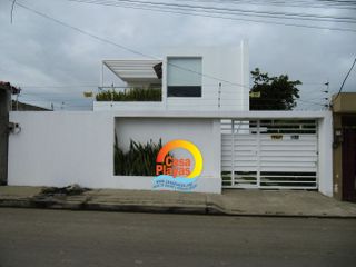 Casa Moderna con Piscina de Venta en Playas, Via a Data Km 2, Cerca Al Mar