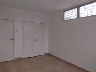 En venta departamento de 3 dormitorios, remodelado, en Urdesa Central