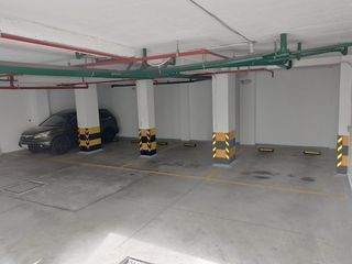Oportunidad Venta Departamento primer piso con patio y garaje cubierto  Pinar Bajo, La Concepción Cerca de La Florida - Quito Norte