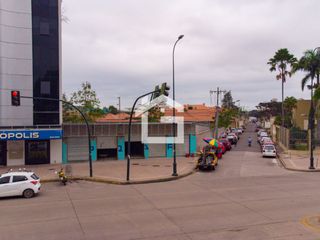Foto 2 de Haz Crecer tu Empresa: Local Comercial en el Sector de Salud y Comercio de Machala