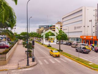 Haz Crecer tu Empresa: Local Comercial en el Sector de Salud y Comercio de Machala