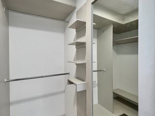 EN RENTA DEPARTAMENTO CON BALCON DE 2 HABITACIONES-QUITO TENIS
