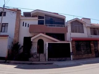 ALQUILER DE CASA EN CONDOMINIO, AV. GRAU