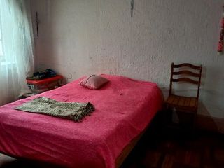 CASA DE UNA PLANTA EN PRIMER PISO