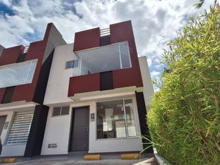Foto 2 de Casa con gran terraza y amplio jardín en urbanización segura.  3 habitaciones con baño.