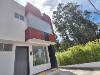 Foto 1 de Casa con gran terraza y amplio jardín en urbanización segura.  3 habitaciones con baño.