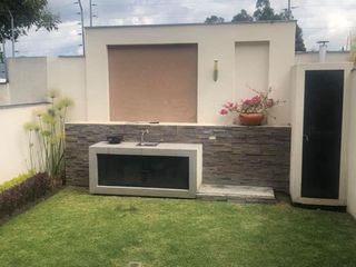 Foto 9 de Venta de Casa, Sector San Juan de Cumbaya, facil acceso a Ruta Viva y Simon Bolivar