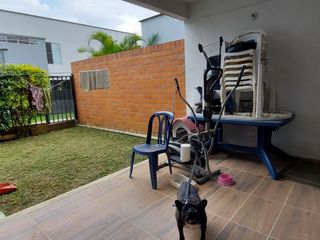 54 - Se vende hermosa casa en el sector de los Cinco Soles