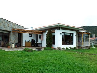 Foto 40 de Lujosa Casa de 4 Dormitorios con Amplia Area Verde en Exclusiva Urbanización El Álamo