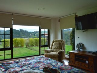 Foto 24 de Lujosa Casa de 4 Dormitorios con Amplia Area Verde en Exclusiva Urbanización El Álamo