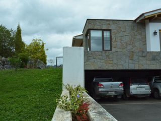 Foto 30 de Lujosa Casa de 4 Dormitorios con Amplia Area Verde en Exclusiva Urbanización El Álamo
