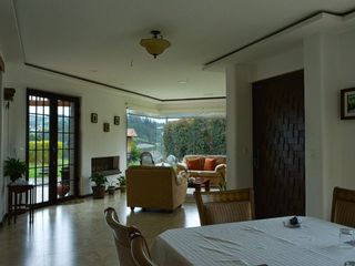 Foto 28 de Lujosa Casa de 4 Dormitorios con Amplia Area Verde en Exclusiva Urbanización El Álamo