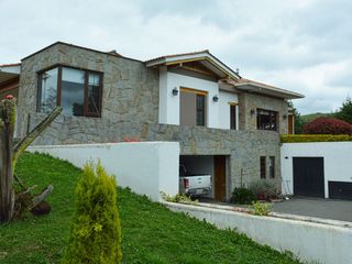 Foto 32 de Lujosa Casa de 4 Dormitorios con Amplia Area Verde en Exclusiva Urbanización El Álamo