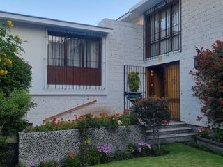 Foto 4 de HERMOSA CASA EN VENTA EN LA CALLE MANUEL UGARTECHE - SELVA ALEGRE