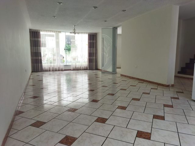 AMPLIA CASA EN VENTA MEJOR ZONA SACHACA