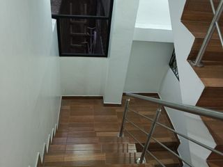 Foto 9 de Oficina de Arriendo en lugar comercial sobre la Av Mariscal Sucre , Chillogallo ,Sur de Quito