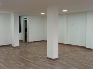 Foto 3 de Oficina de Arriendo en lugar comercial sobre la Av Mariscal Sucre , Chillogallo ,Sur de Quito