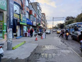 Foto 2 de Oficina de Arriendo en lugar comercial sobre la Av Mariscal Sucre , Chillogallo ,Sur de Quito