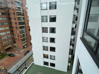 Se vende remodelado apartamento ubicado en el Country, vista panorámica, sobre la avenida 19, Parqueadero cubierto.