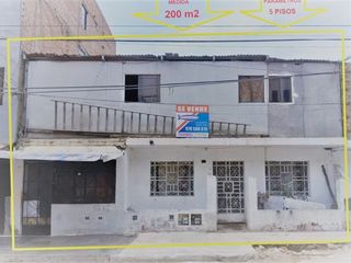 Foto 2 de CERCA AL OVALO AV. JOSE GRANDA REMATO CASA COMO TERRENO 2 PISOS 200M2 $135 MIL DOLARES, VISTA CALLE, UNA CDRA. AVENIDA