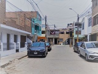 Foto 3 de CERCA AL OVALO AV. JOSE GRANDA REMATO CASA COMO TERRENO 2 PISOS 200M2 $135 MIL DOLARES, VISTA CALLE, UNA CDRA. AVENIDA