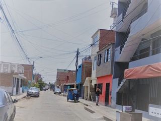 Foto 4 de CERCA AL OVALO AV. JOSE GRANDA REMATO CASA COMO TERRENO 2 PISOS 200M2 $135 MIL DOLARES, VISTA CALLE, UNA CDRA. AVENIDA