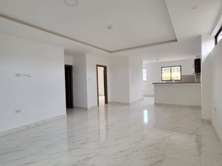 En alquiler lujoso y moderno departamento en Alamos Norte, Guayaquil