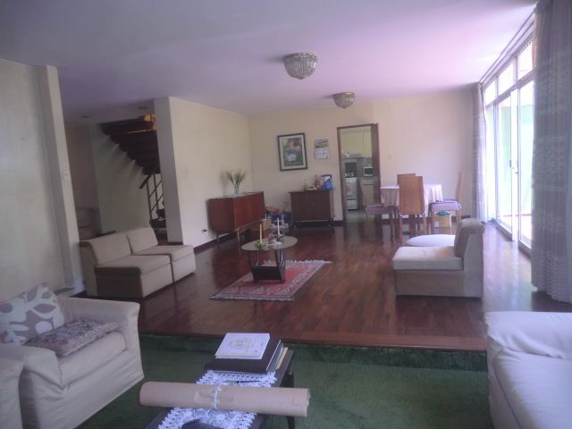 Remato!! amplia casa en calle residencial cerca avenidas importantes