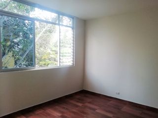 Alquilo amplio Departamento en segundo piso con terracita cerca a parque San Miguel - SILVIA LARA REALTY