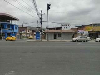Terreno comercial esquinero de venta en Portoviejo
