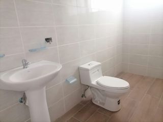 Foto 18 de Casa comercial en Alquiler de 200 Metros en el sector  Gonzalez Suárez, Orellana