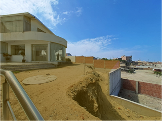 Se Vende Amplia Casa De Playa Frente Al Mar Huanchaco