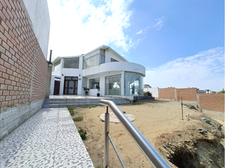 Se Vende Amplia Casa De Playa Frente Al Mar Huanchaco