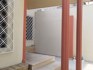 HERMOSA CASA CON CIMIENTOS ARQUITECTÓNICOS PARA 3 PISOS DE CONSTRUCCIÓN ¡DE OPORTUNIDAD!